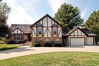 Stucco w/Brick Trim, sides and back are vinyl siding