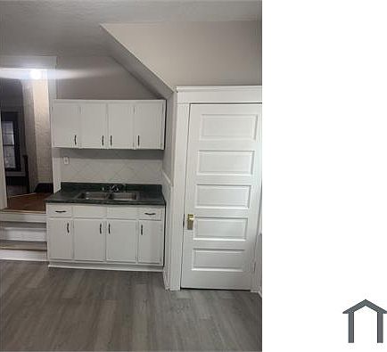5th image of 1369 E 89th St