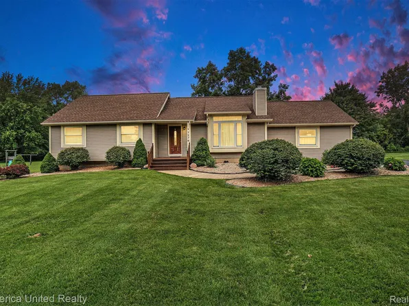 7276 Lobdell Rd, Linden, MI 48451