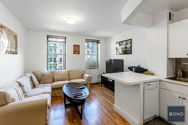 Rented by Bond New York | media 8