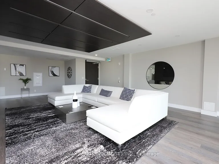 15 Queen St S #1101 — Photo 6