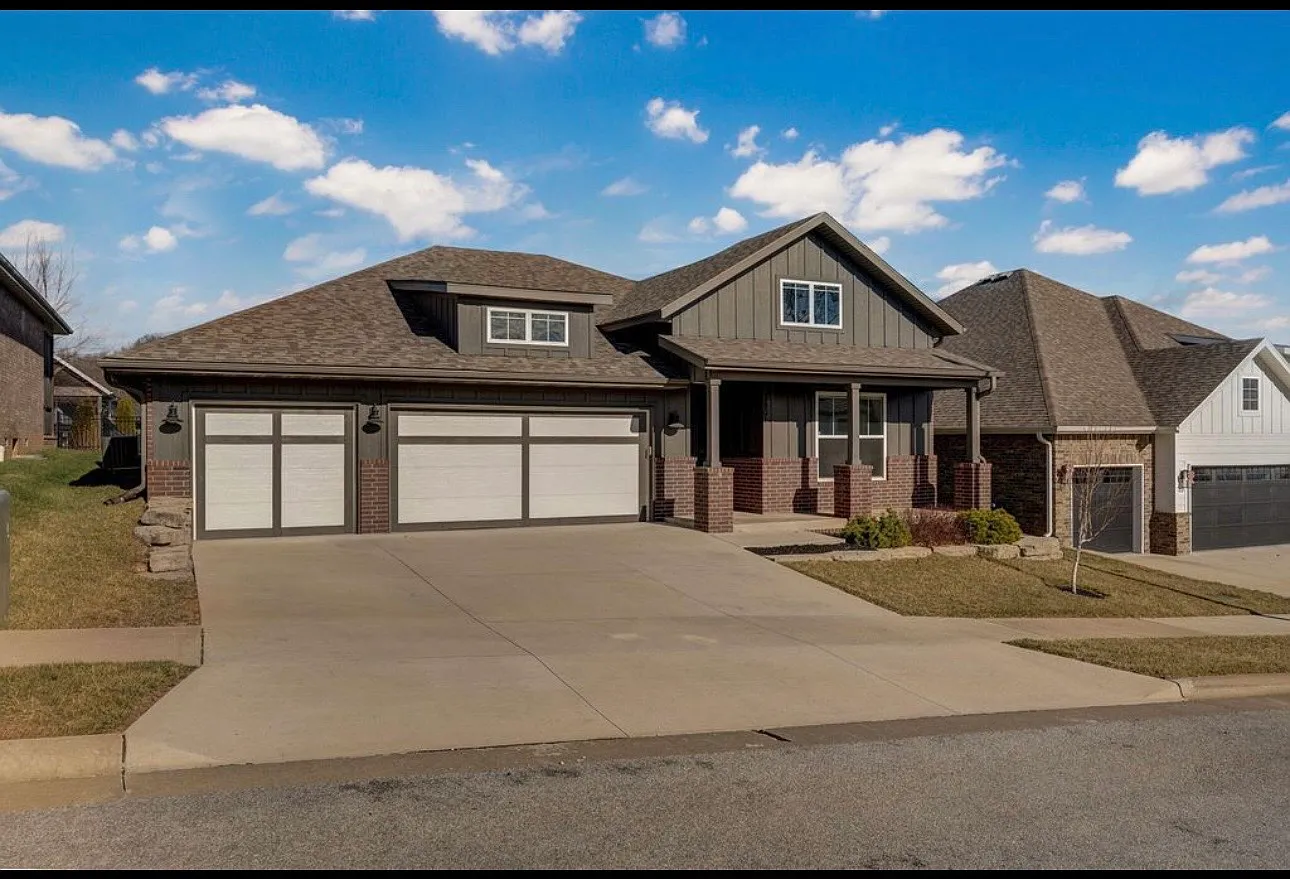 3 bed, 2255 sqft, $3,400 — Photo 1