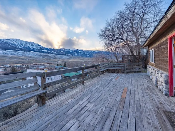 15 Gardiner View Rd, Gardiner, MT 59030