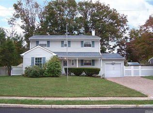 41 Charter Rd, Selden, NY 11784