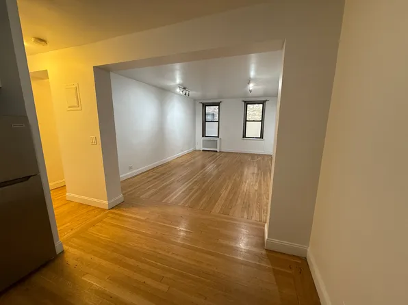 350 East 54th Street image 1 of 16