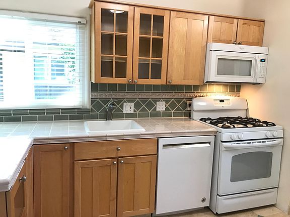 Built-in microwave and dishwasher