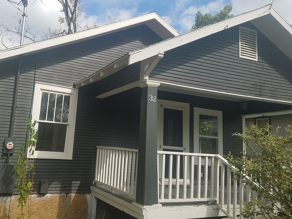 1st image of 32 E 6th St