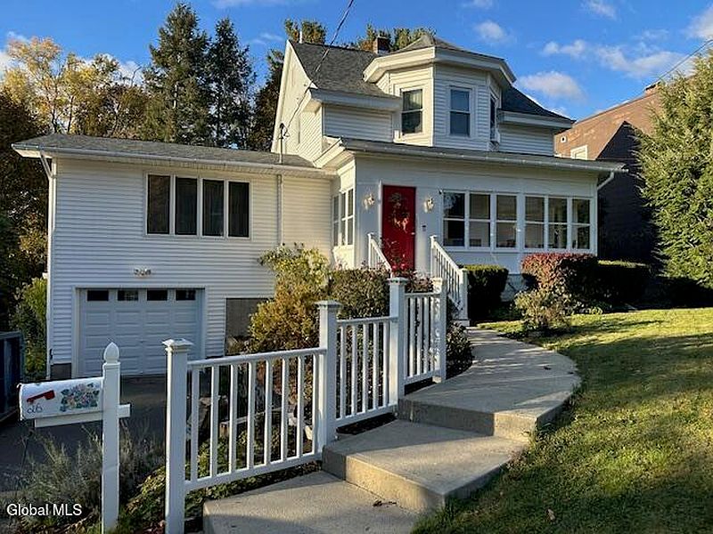2nd image of 26 Woodlawn Court