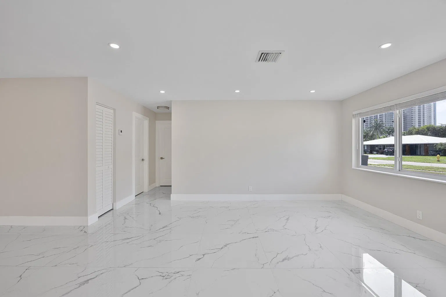 3 bed, 1341 sqft, $3,300 — Photo 3