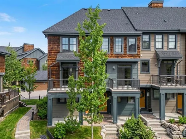 455 NW Ascot Cir SW, Calgary, AB T3H 0X3