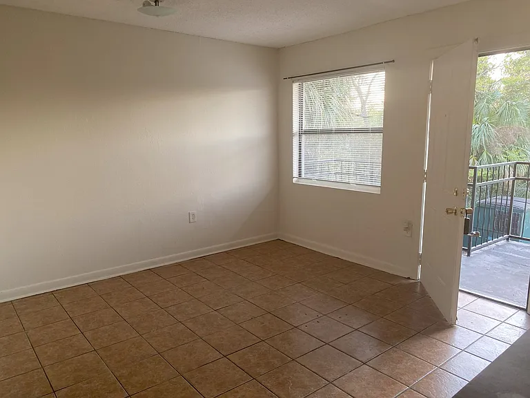 1030 W Walnut St — Photo 7
