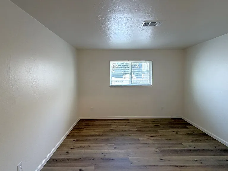 1680 Barrus Ave — Photo 12