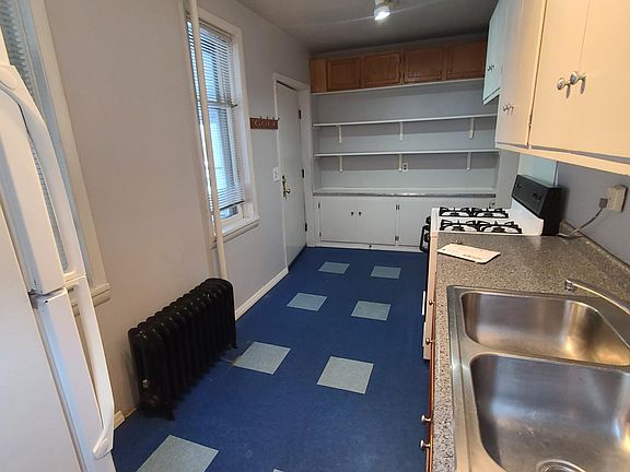 3rd image of 400 6th St SE APT 4