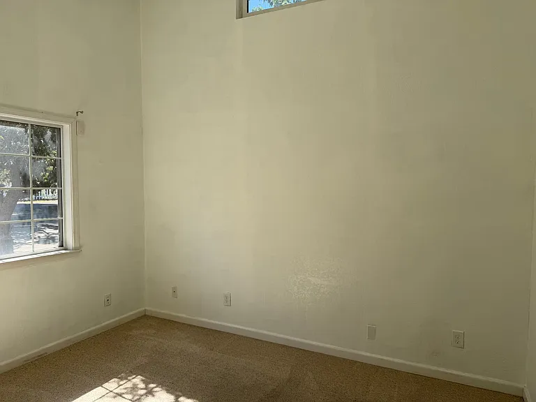 3829 Delaware Ave — Photo 28