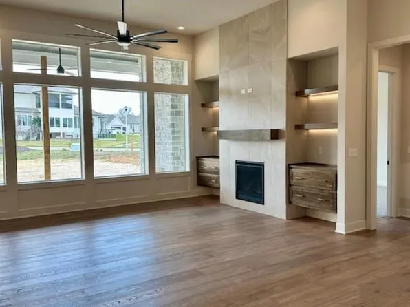 17408 Parkhill St, Overland Park, KS 66221