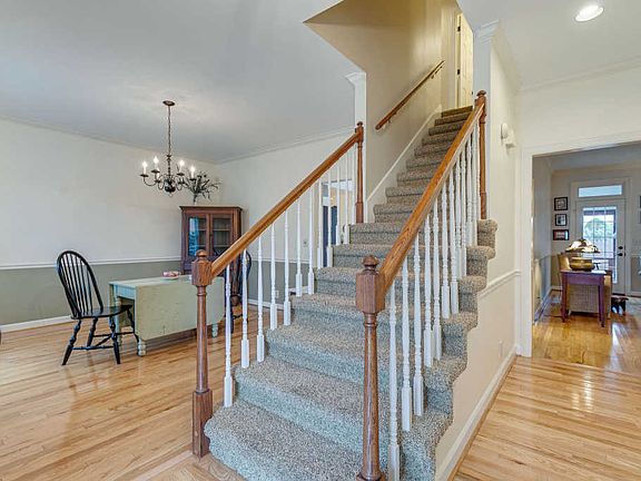 3rd image of 1186 Glenbrook Dr