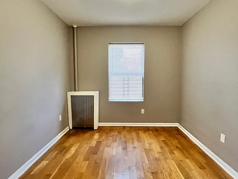 146-150 Manhattan Ave #3 — Photo 4