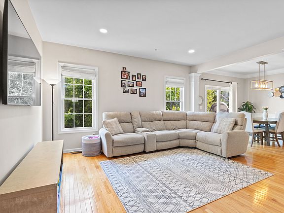 3rd image of 71 Kendall Ct