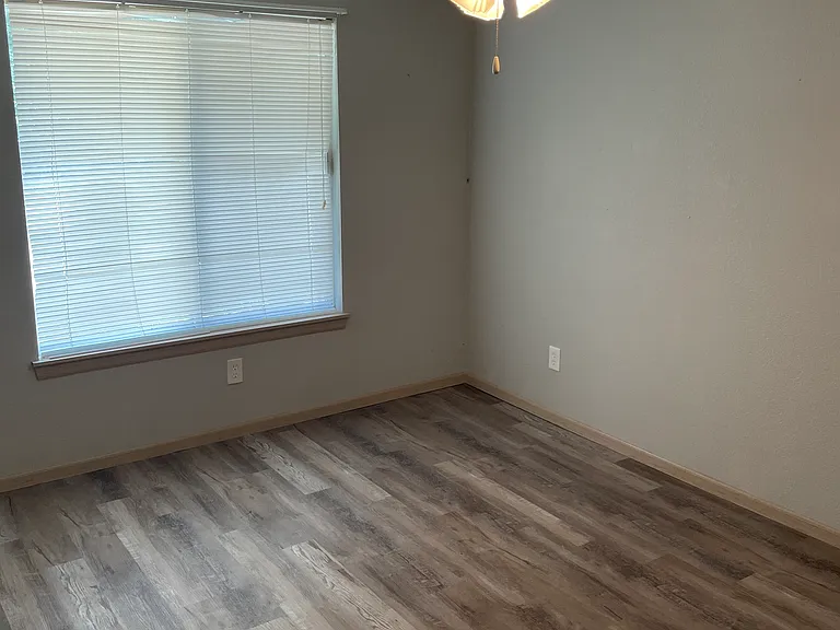 1503 Shagbark Ln #M — Photo 7