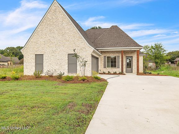 2nd image of 104 Mission Park Dr