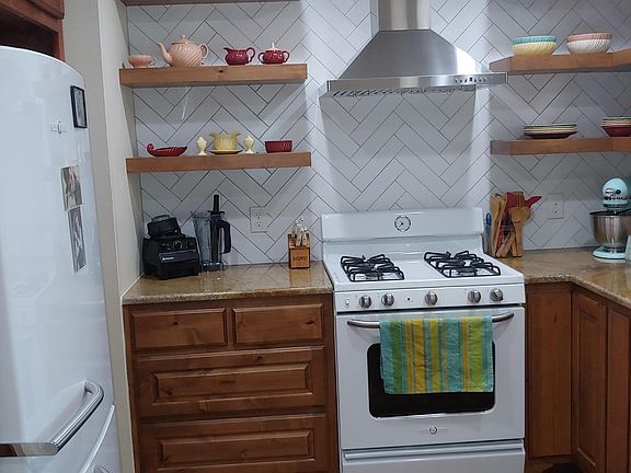 4th image of 522 Blakeley Dr