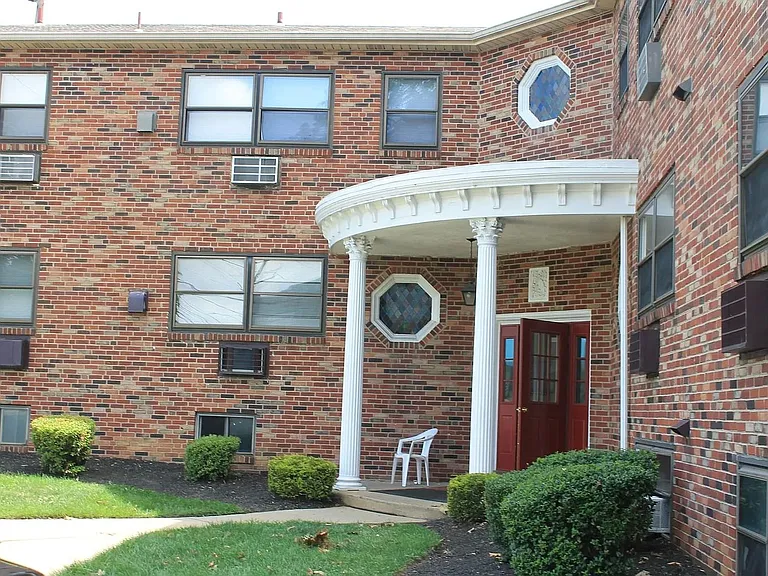 900 Macdade Blvd — Photo 12