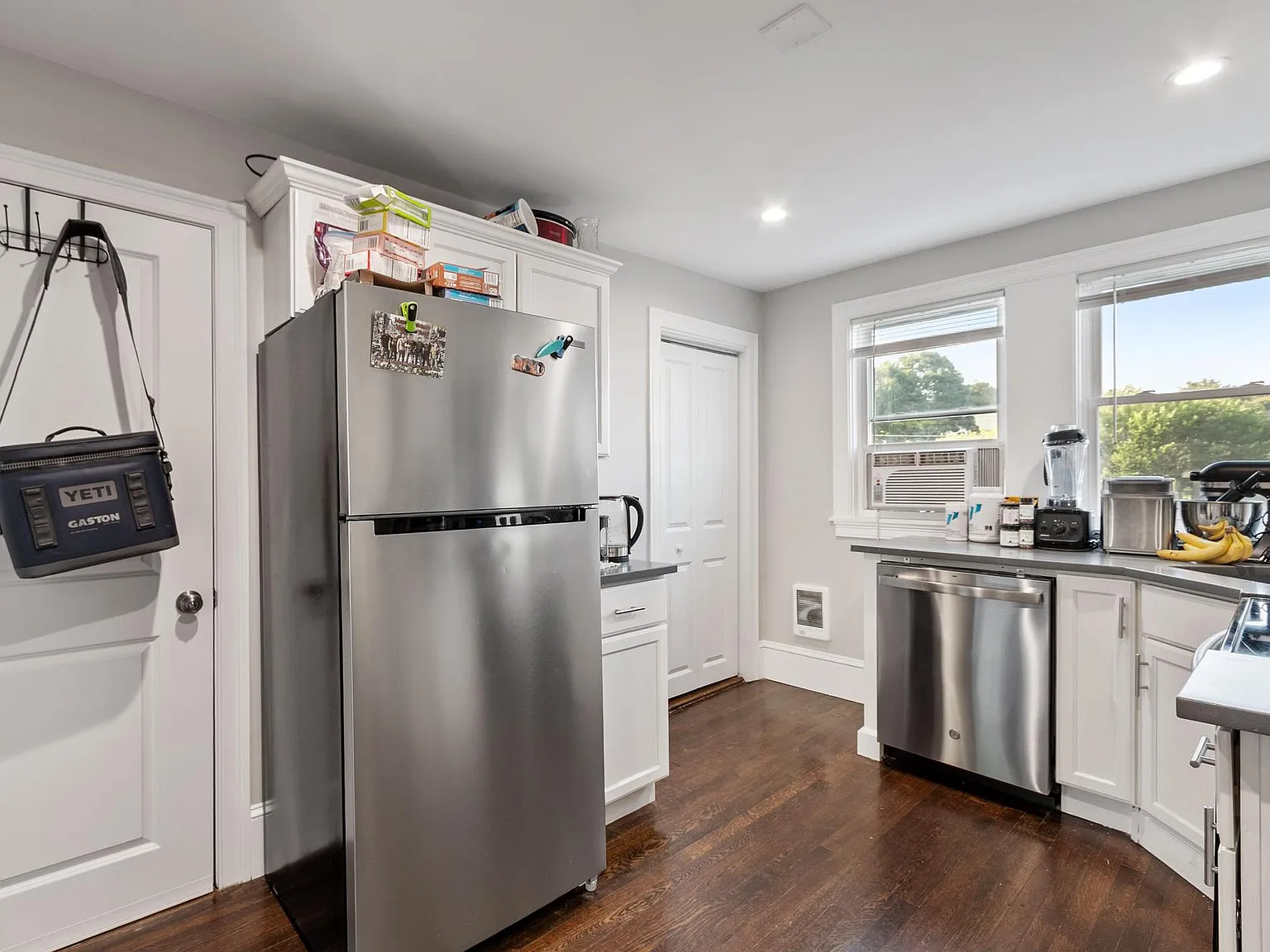 2 bed, 700 sqft, $2,450 — Photo 4