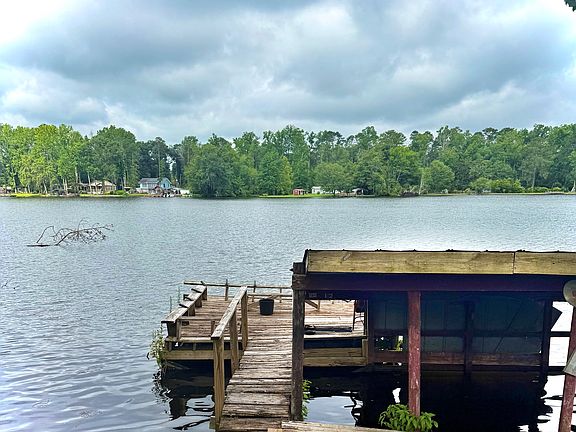 4th image of 896 S Lake Dr