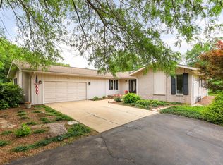 1905 Forestview Dr, Mahomet, IL