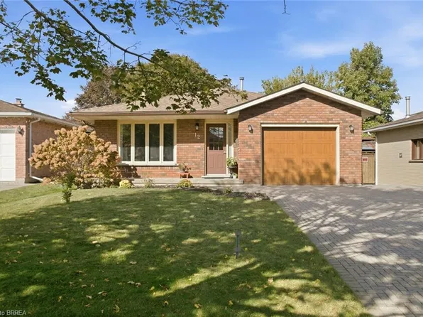 12 Spartan Dr, Brantford, ON N3R 6C7