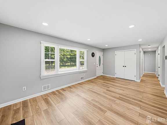 3rd image of 1204 Hamilton St