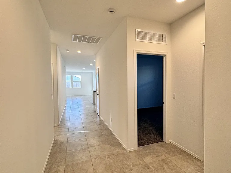 1137 W Chimes Tower Dr — Photo 16