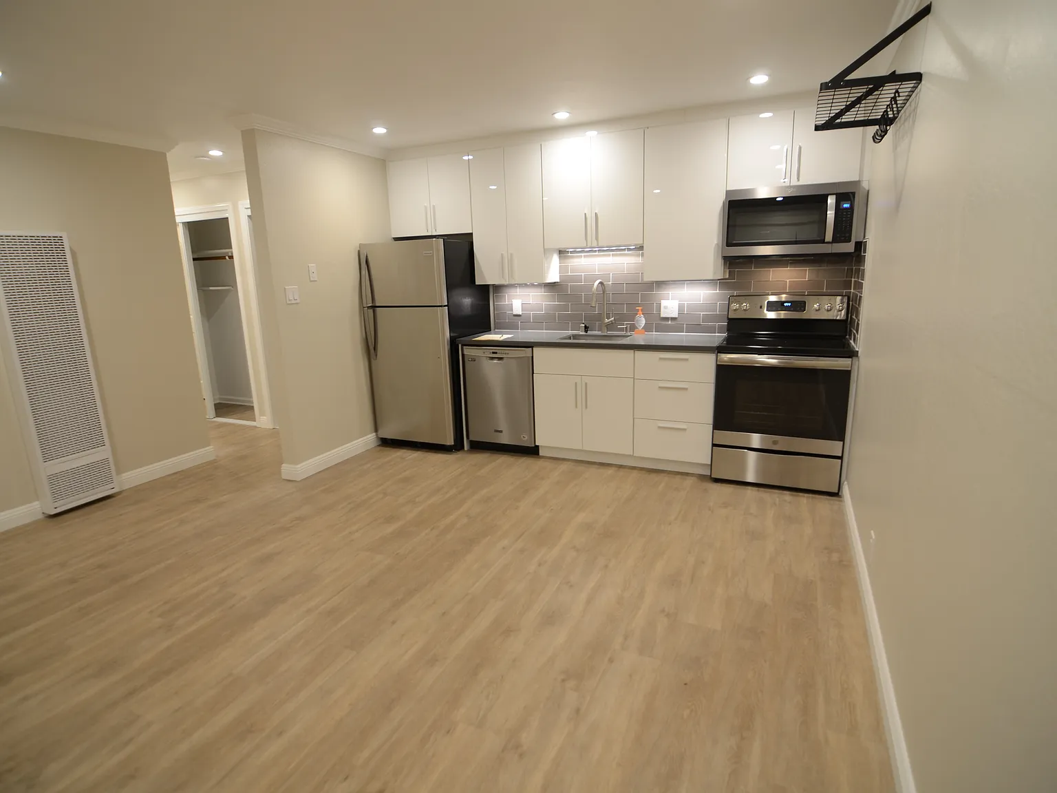 1 bed, 660 sqft, $4,295 — Photo 3