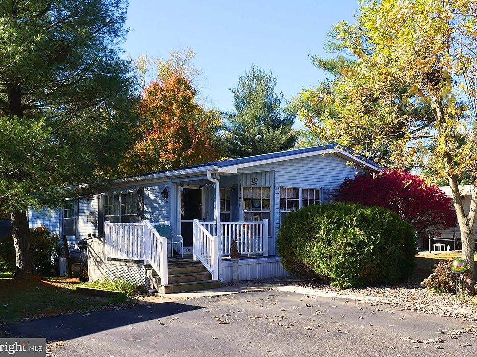 1st image of 10 Ashwood Dr