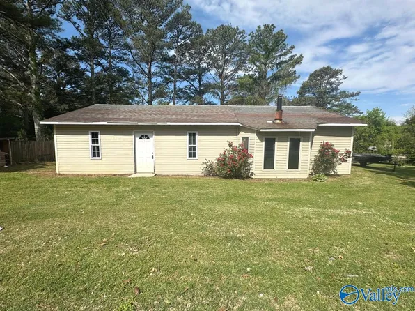 226 Sherbrook Dr, Laceys Spring, AL 35754