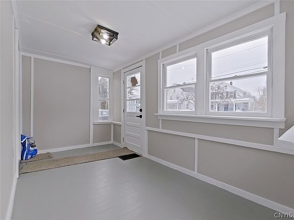 4th image of 623 W Thomas St