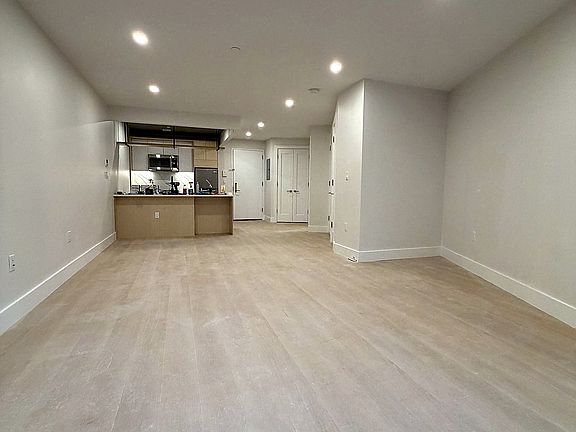 5th image of 77-63 Vleigh Pl #226