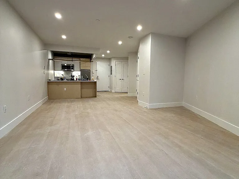 77-63 Vleigh Pl #226 — Photo 5