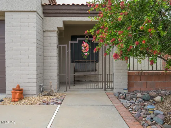 312 N Royal Bell Dr, Green Valley, AZ 85614