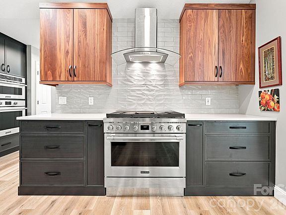 2nd image of 100 Mountain Meadow Cir