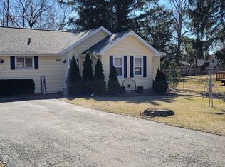 7419 Center Dr, Wonder Lake, IL