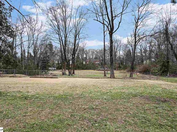 2nd image of 100 Rosemary Ln