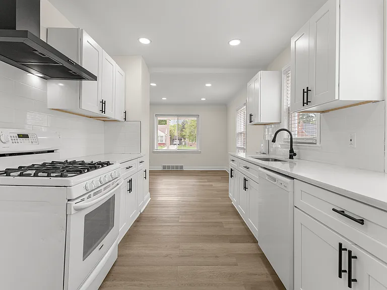 1405 Venice St — Photo 15