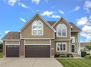 1512 Spur Ridge Cir, Raymore, MO 64083