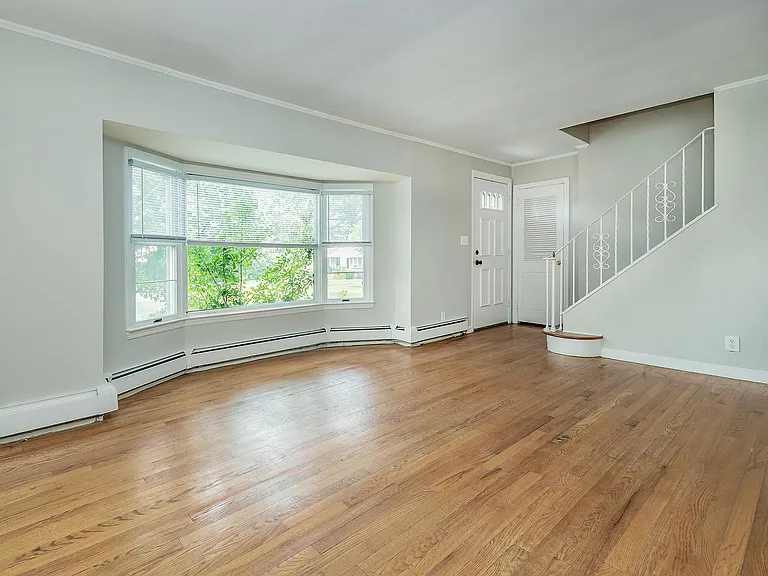 65 Beechwood Dr — Photo 2