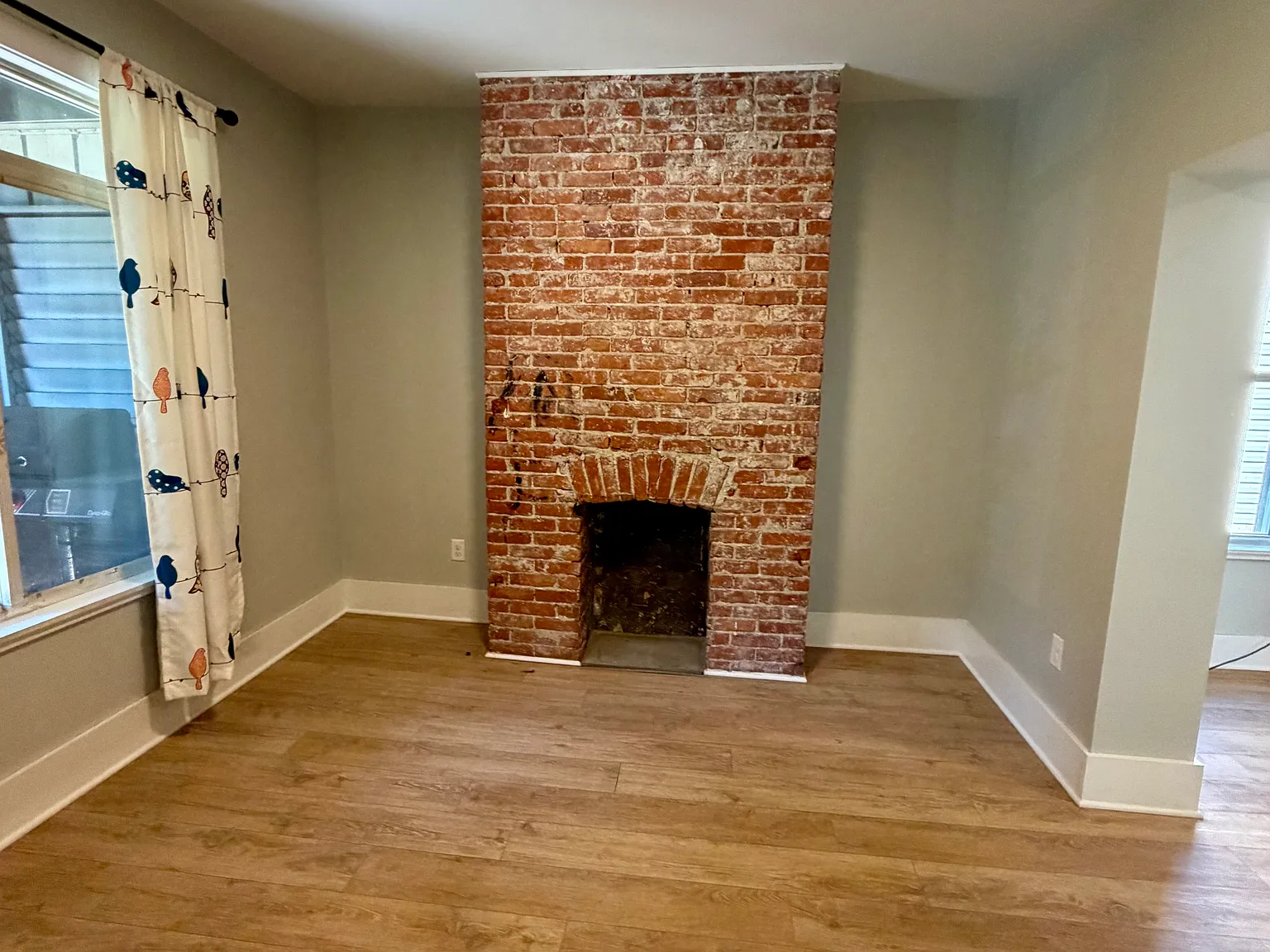 3 bed, 1296 sqft, $1,895 — Photo 3