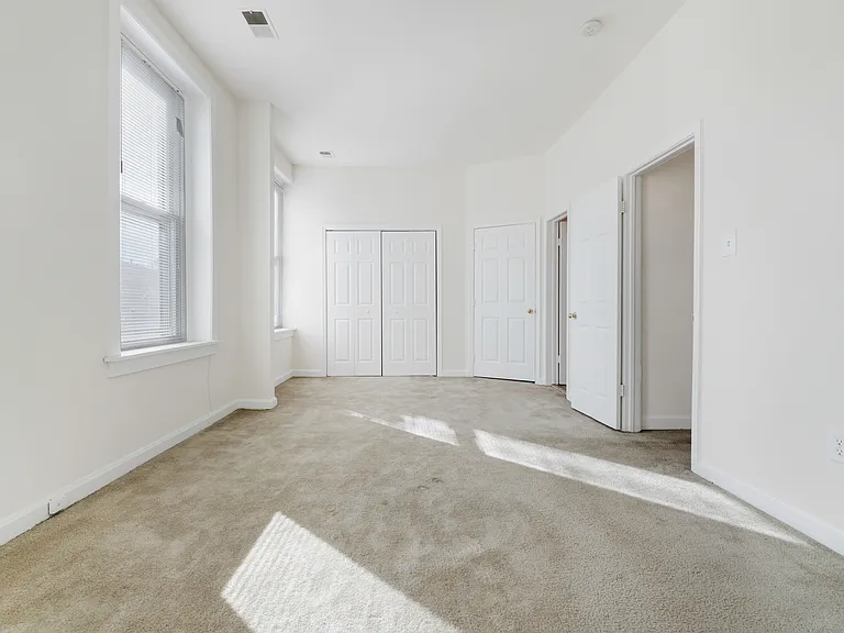 650 D St SE #1 — Photo 12