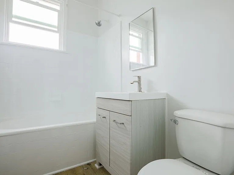 Catalina Apartments — Photo 5