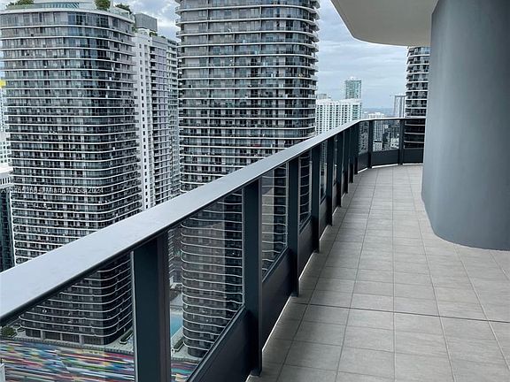 4th image of 1000 Brickell Plz #4012