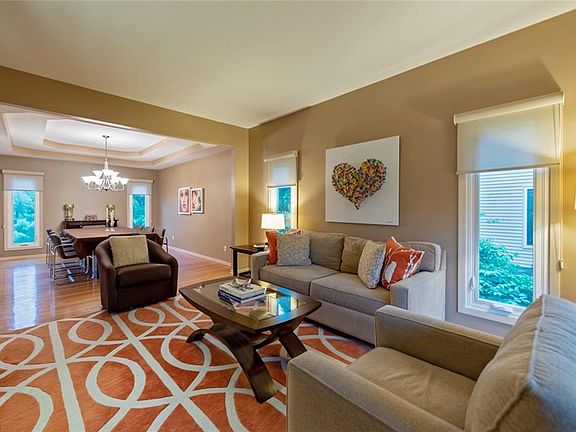 4th image of 90 W Orange Hill Cir